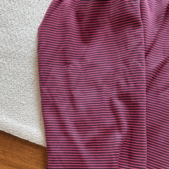 Under Armour Maroon/Pink/Gray Long Sleeve Pullover Quarter Zip Size Medium Loose - Picture 4 of 5